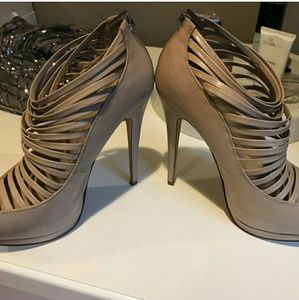 Hot steamy sexy nude Bebe heels sz 8 comfortable